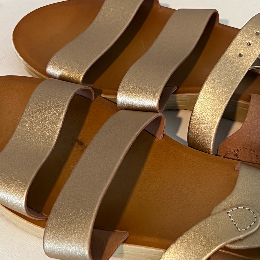 Ankle sandals in gold color super comfy - never worn!